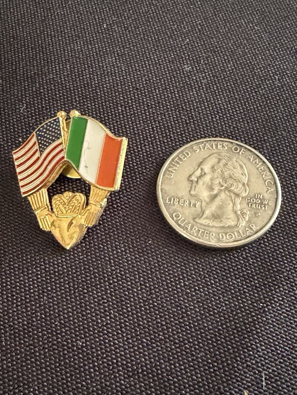 Nice UNITED STATES IRELAND Flag Friendship Metal Lapel Pin America USA Claddagh